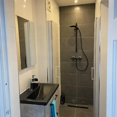 Apartament Sunny And Spacious