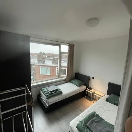 Sunny And Spacious Apartment Rotterdam