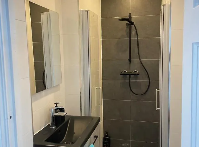 Apartment Sunny And Spacious