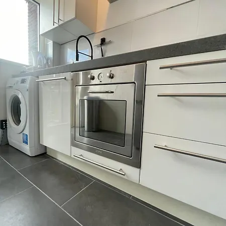 Sunny And Spacious *